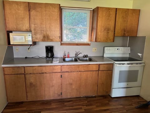 Cottage | Private kitchen | Microwave