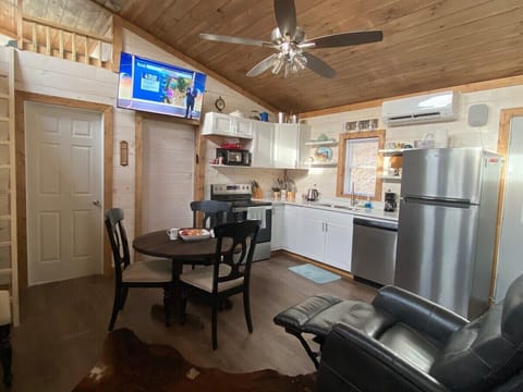 Cabin, Private Bathroom | Shared kitchen
