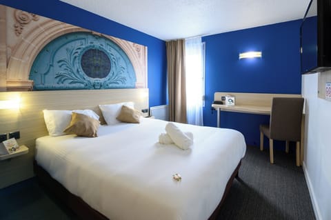 Individually decorated, desk, laptop workspace, free WiFi