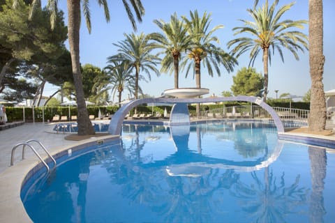 2 outdoor pools, pool umbrellas, sun loungers