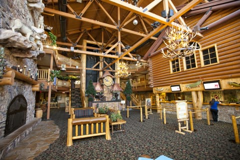 2 bars/lounges, poolside bar