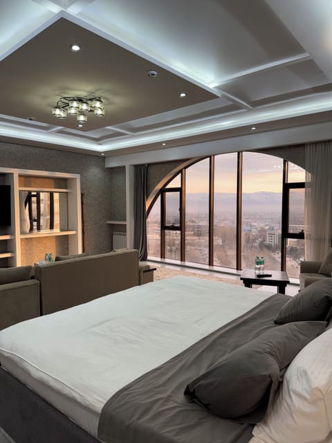 Superior Suite, Mountain View | Premium bedding, down comforters, Select Comfort beds, in-room safe