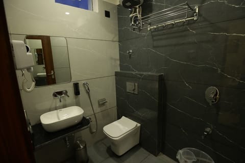 Shower, free toiletries, towels, soap