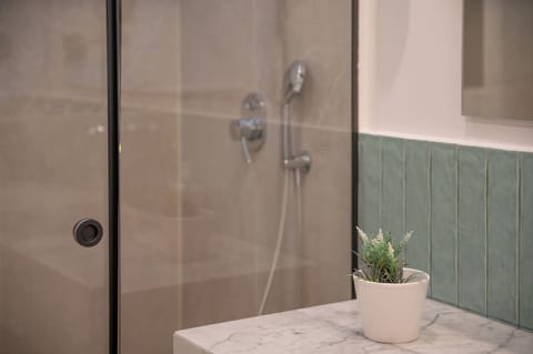 Junior Suite, Balcony, Garden View | Bathroom | Shower, rainfall showerhead, free toiletries, hair dryer