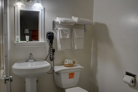 Superior Room, 1 King Bed | Bathroom | Separate tub and shower, towels, soap, shampoo