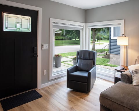 Family Cottage, Park View | Living area | 42-inch Smart TV with digital channels, streaming services, printers