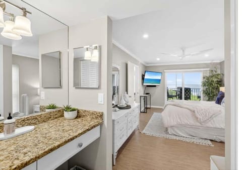 Apartment, Patio | Iron/ironing board