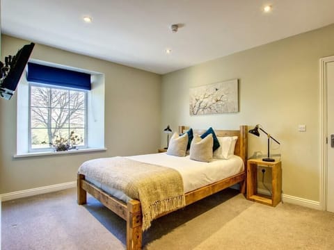 WiFi (free), bed sheets