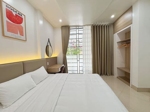 Superior Double Room, Balcony, City View | Desk, laptop workspace, soundproofing, WiFi (free)