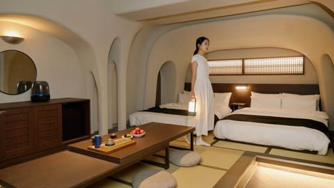 Cavern Room | Blackout drapes, soundproofing, free WiFi, bed sheets