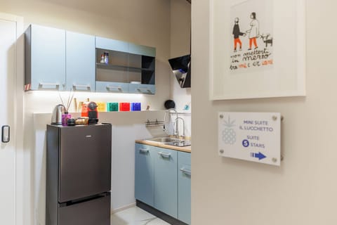 Mini-fridge, microwave, oven, stovetop