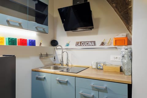 Mini-fridge, microwave, oven, stovetop