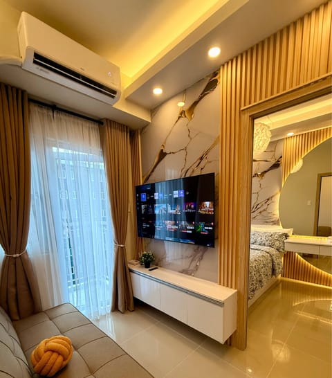 Condo, 2 Bedrooms, Accessible | Living room
