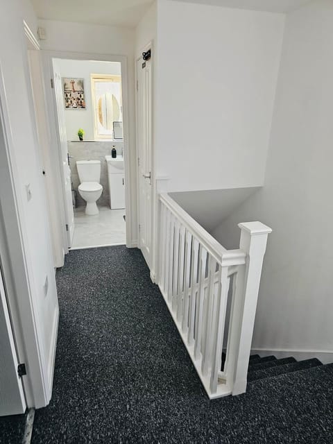 Comfort Townhome | Lobby