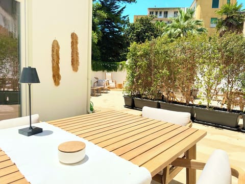 Deluxe Apartment | Terrace/patio