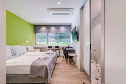 Deluxe Double or Twin Room | In-room safe, desk, laptop workspace, soundproofing