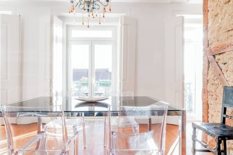 House | In-room dining