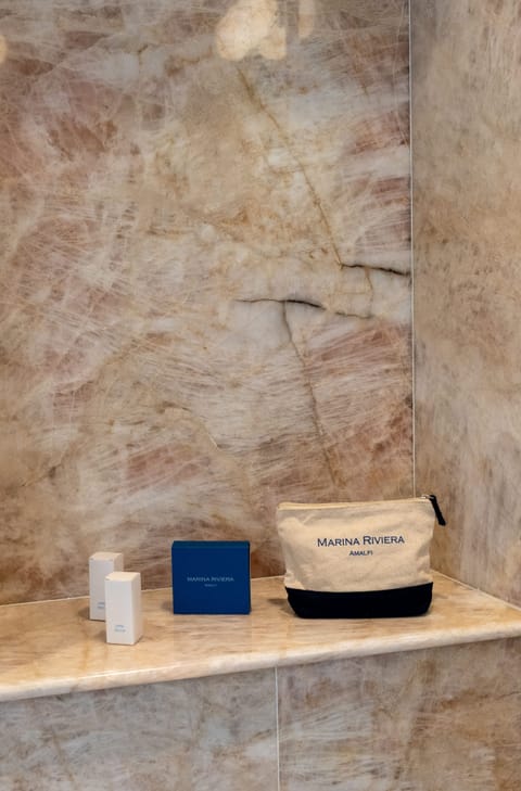 Superior Room, City View | Bathroom | Separate tub and shower, free toiletries, hair dryer, slippers