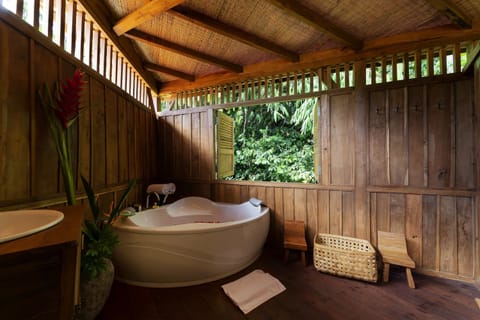 Couples treatment rooms, body treatments, aromatherapy, body scrubs