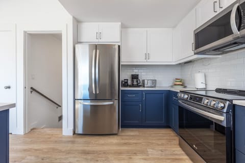 House, 3 Bedrooms | Private kitchen | Fridge, oven, coffee/tea maker, toaster