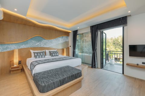 One Bedroom Suite | Minibar, in-room safe, individually decorated, individually furnished