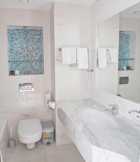 Bathtub, free toiletries, hair dryer, towels