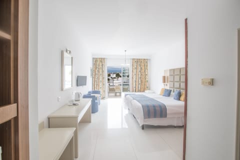 Family Room, 1 Bedroom, Balcony | Soundproofing, iron/ironing board, free cribs/infant beds, bed sheets