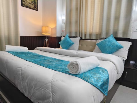 Deluxe Room, City View | Desk, laptop workspace, free WiFi