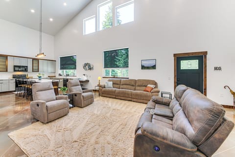 House (3 Bedrooms) | Interior