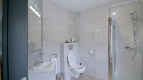 Shower, free toiletries, towels, soap