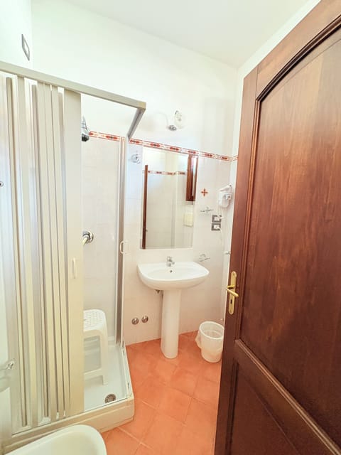 Comfort Room | Bathroom | Free toiletries, hair dryer, bidet, towels