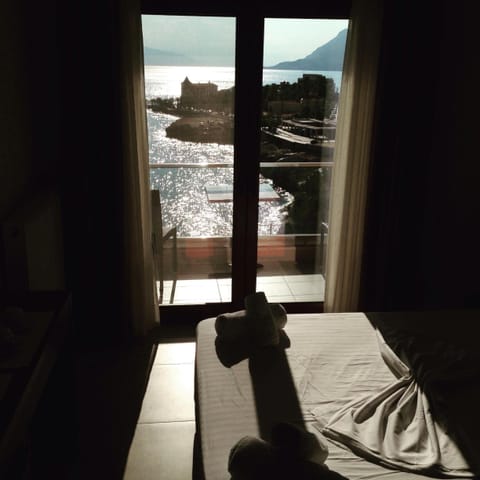 Minibar, in-room safe, soundproofing, free WiFi