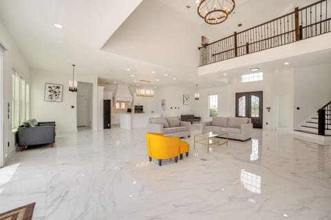 House (5 Bedrooms) | Interior