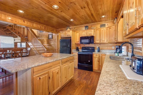 House, Multiple Beds, Hot Tub, Mountain View (Heavenly Hideaway) | 4 bedrooms, individually decorated, individually furnished, bed sheets