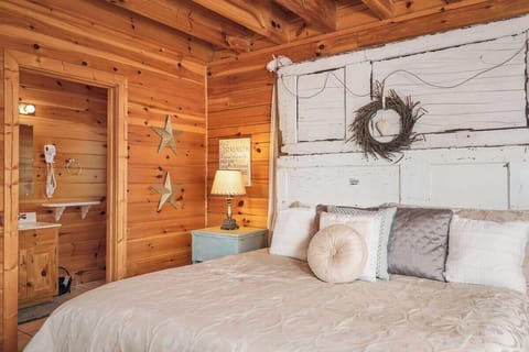 House, Multiple Beds, Balcony, Garden View (Sweet Slice of Heaven) | 2 bedrooms, individually decorated, individually furnished, bed sheets