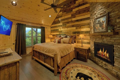 House, Multiple Beds, Hot Tub, Pool View (Adventure Lodge) | 4 bedrooms, individually decorated, individually furnished, bed sheets