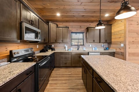 House, Multiple Beds, Balcony, Garden View (The Phoenix) | Private kitchen