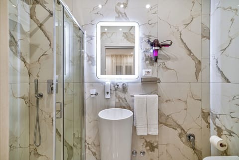 Family Room | Bathroom | Free toiletries, hair dryer, towels, soap