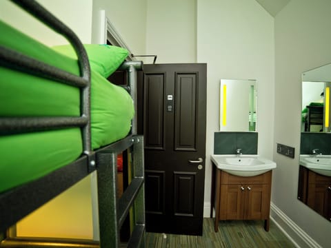 4 Bed Private Room | Bed sheets