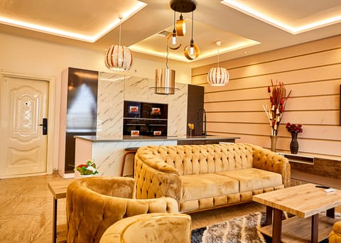 Deluxe Apartment, Courtyard View | Living area