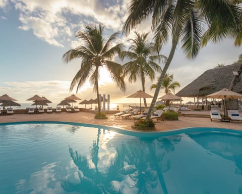 Outdoor pool, sun loungers