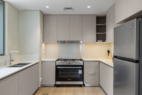 Deluxe Apartment, Canal View | Private kitchen