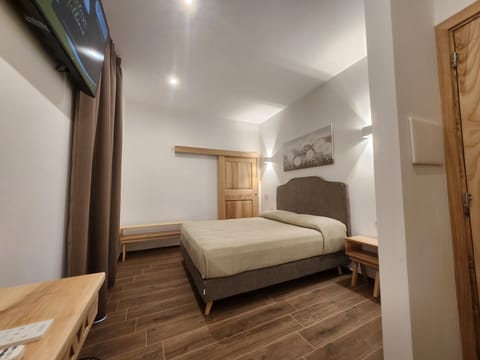 Deluxe Double Room, 1 Queen Bed, Pets Not Allowed, City View | Desk, free WiFi