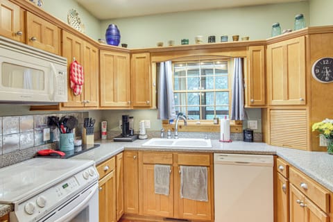 House (2 Bedrooms) | Interior