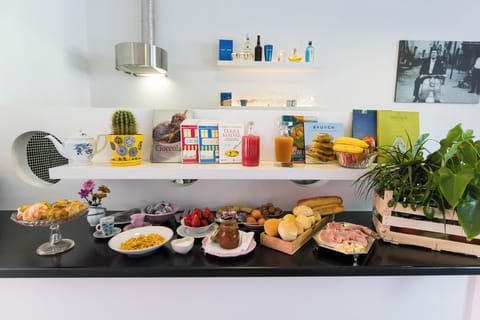 Daily buffet breakfast for a fee