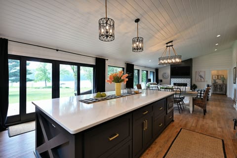 House, 4 Bedrooms | Dining