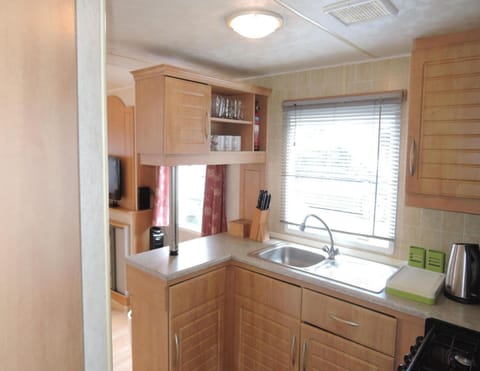 Mobile Home | Private kitchen | Coffee/tea maker