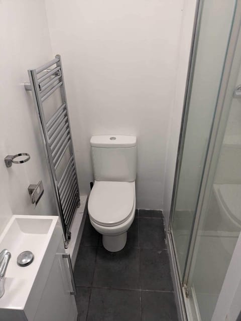 Double Room, Private Bathroom, City View | Bathroom | Free toiletries, towels, soap, shampoo