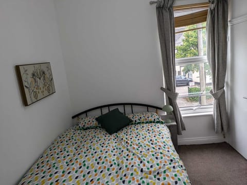 Double Room, Private Bathroom, City View | Desk, laptop workspace, free WiFi