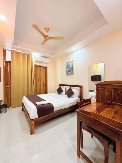 Deluxe Double Room, City View | Desk, free WiFi